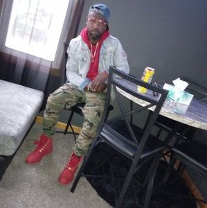 Meet your Posher, Sharonn